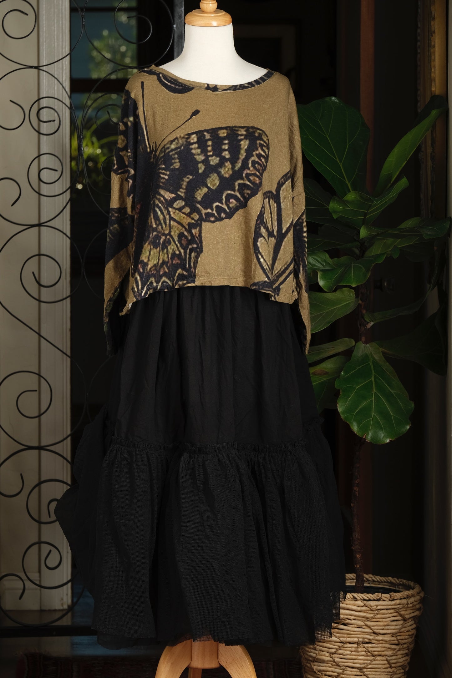 Foundation Skirt in Black