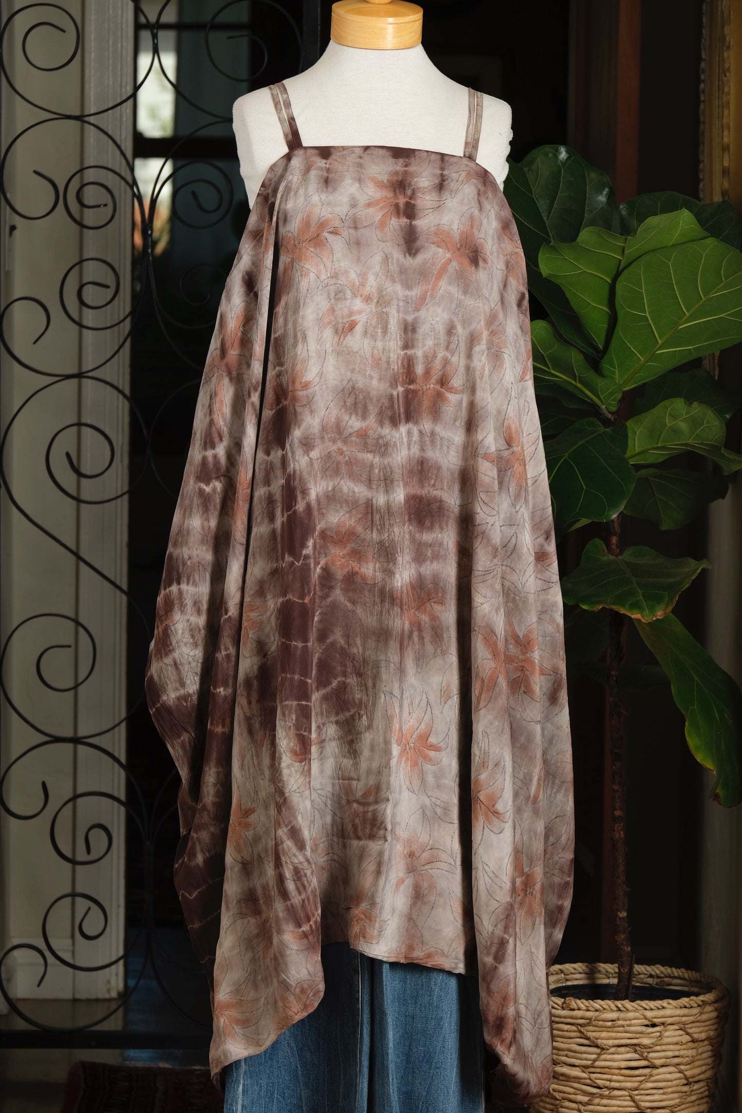 tie dye

silk

shine maxi dress in tie dye lily

maxi

long dress

Dress

brown