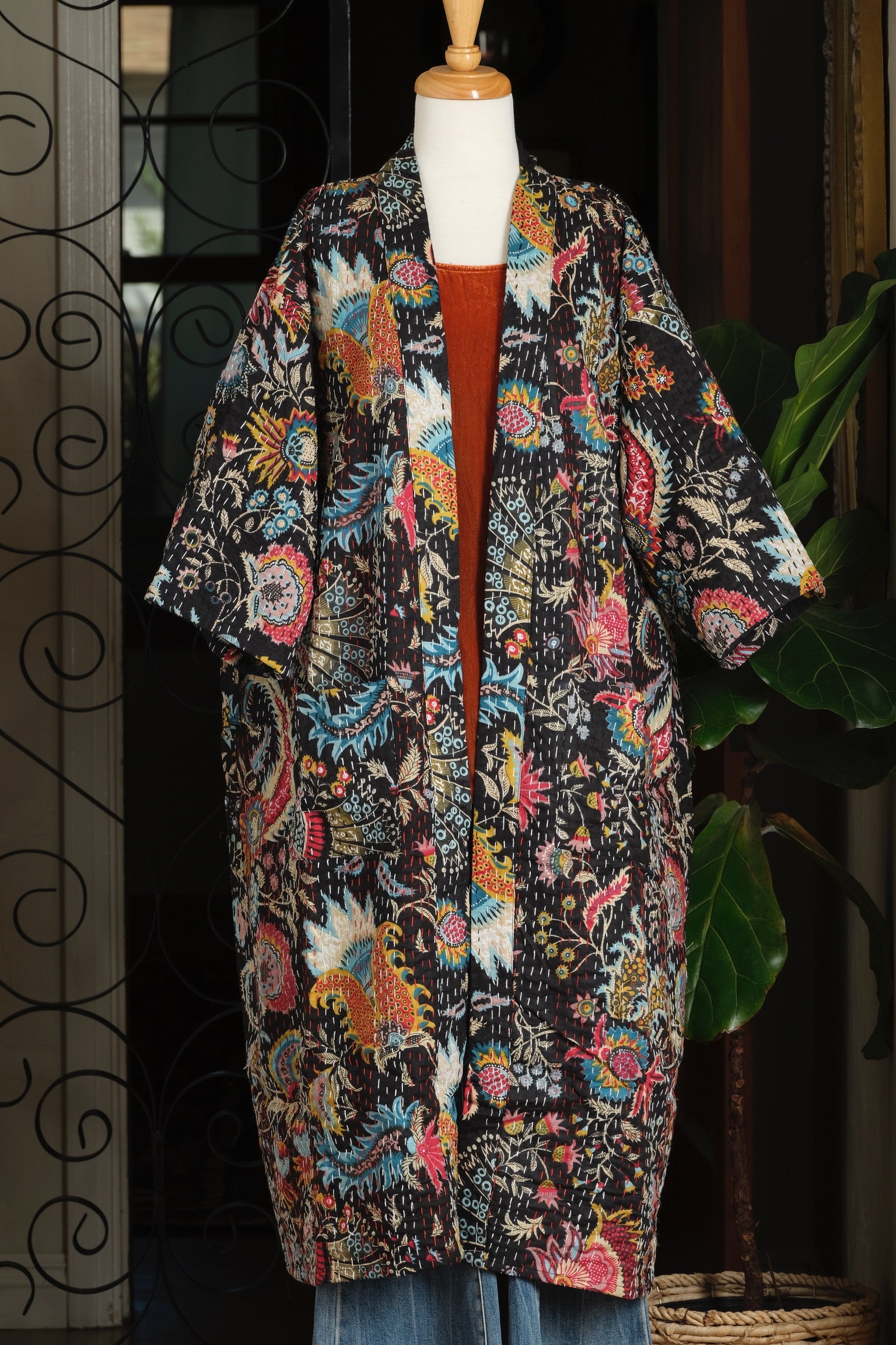 floral

cotton coat

Cotton

coat

chateau bel age

black floral