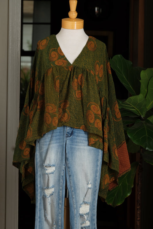 neck

silk top

one size 0-22

one size

green

gold dust crop top

chateau bel age