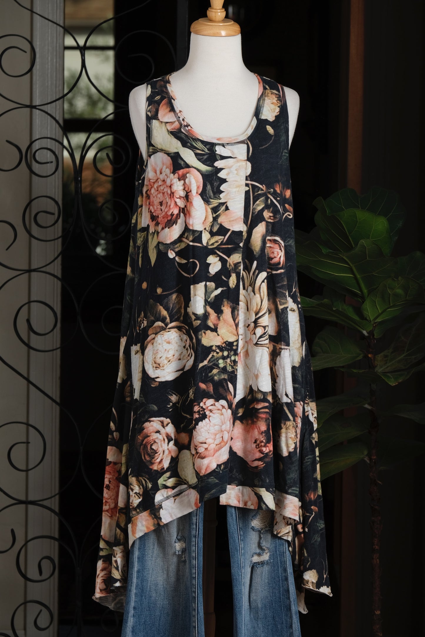 Short Ballet Slip in Black Peony