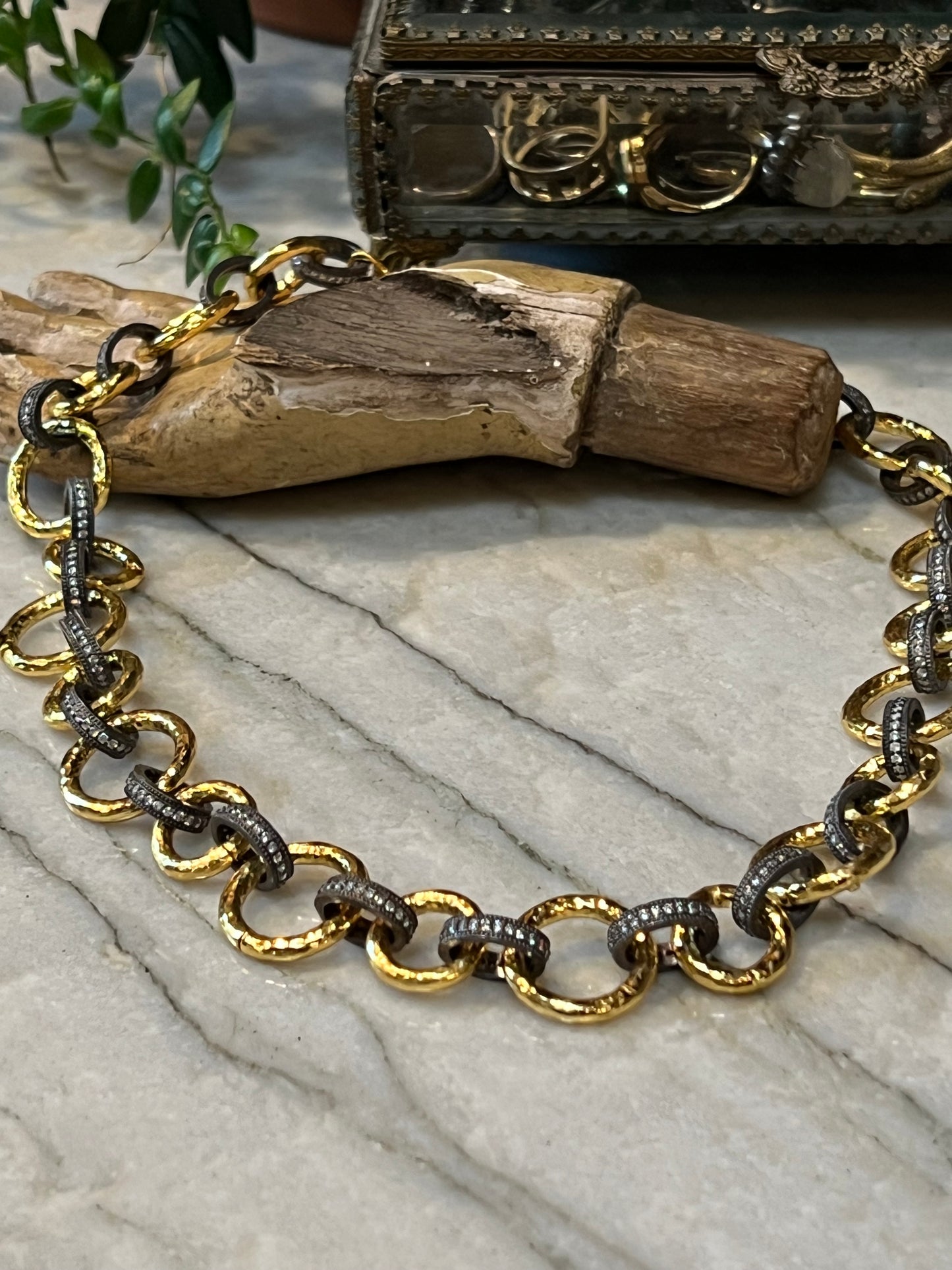 Kings Dream Chain Necklace – Chateau Bel Age Boutique

gold tone
matte gold
pewter tone
rhinestone details

necklaces

necklace

luxe

chateau bel age

altdone

all accessories

accessory

accessories