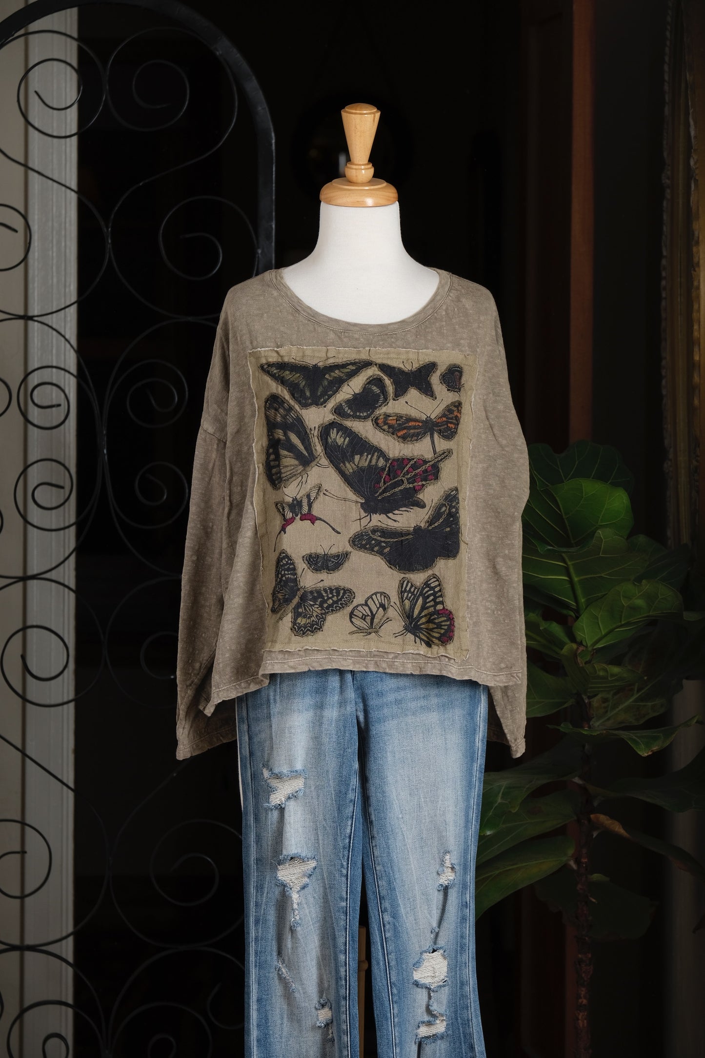 Crop T Shirt in Patch Dark Butterfly