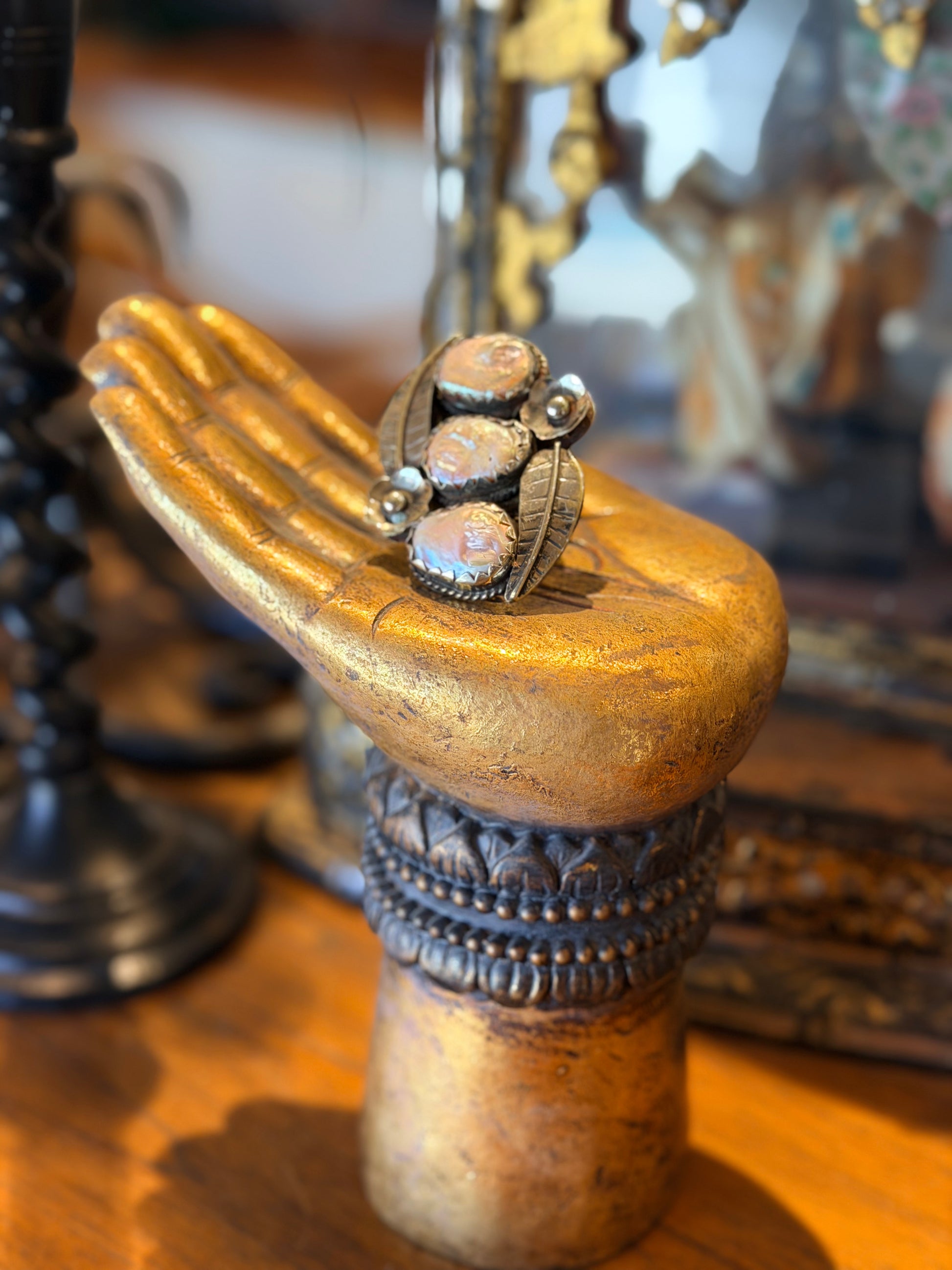 silver tone

pearls

flowers

chateau bel age