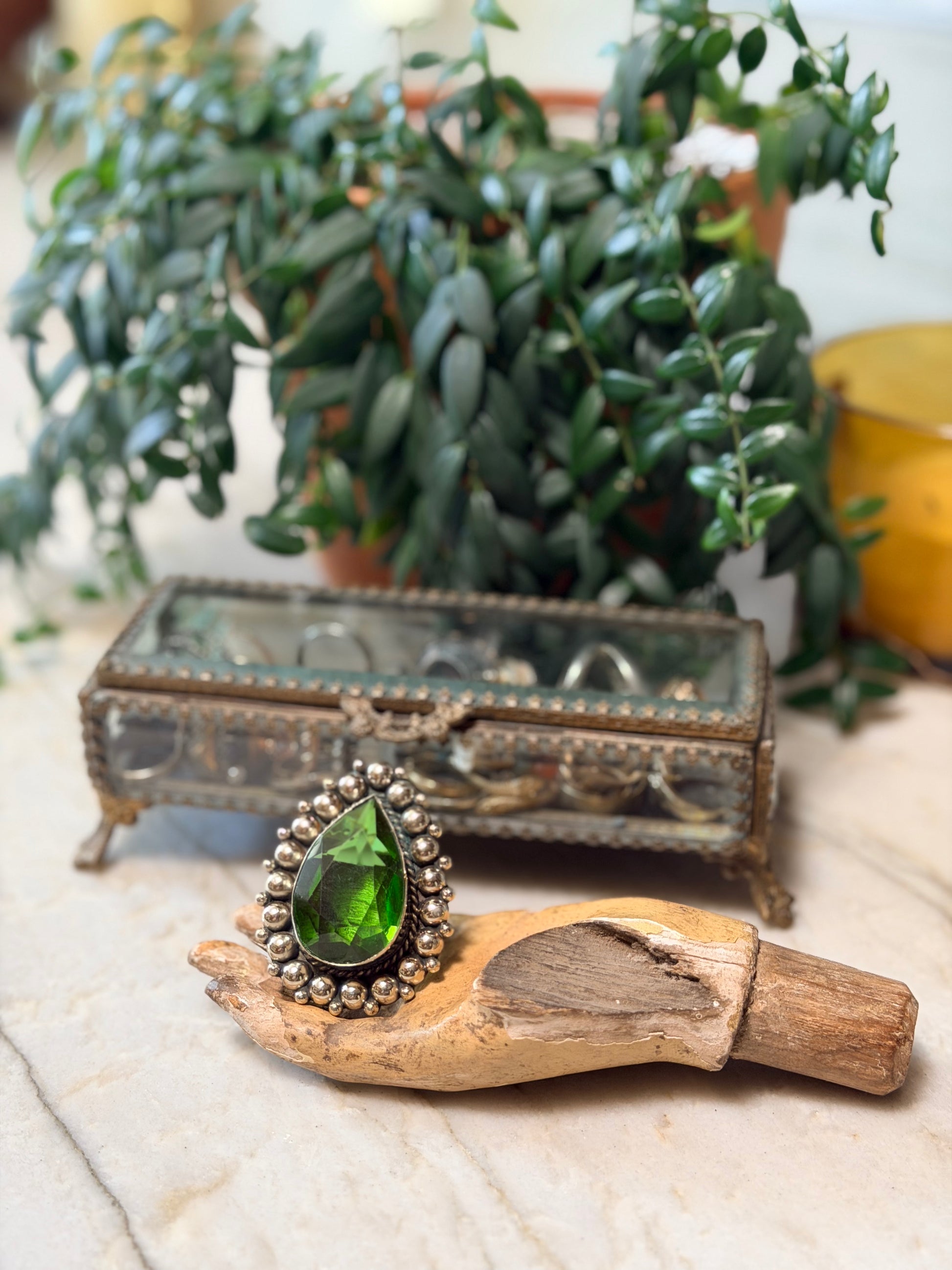 tear drop

ring

green ring

faceted green stone

chateau bel age