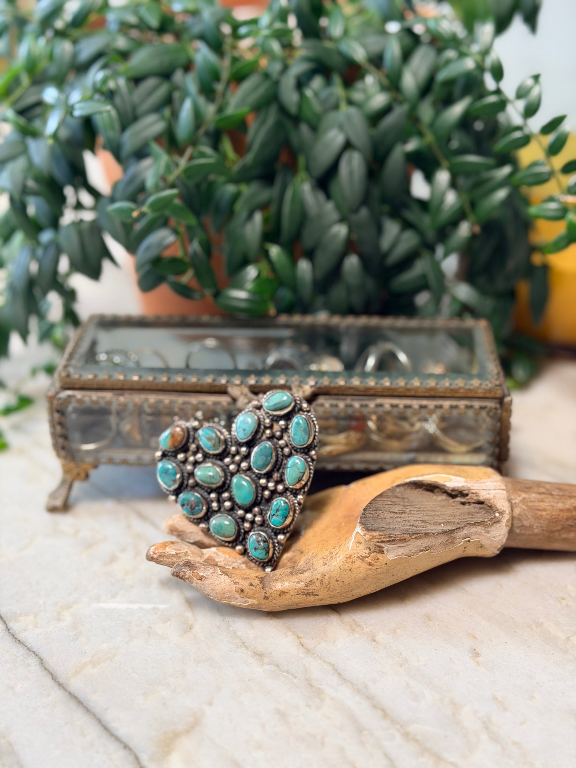 turquoise stones

ring

heart ring

chateau bel age