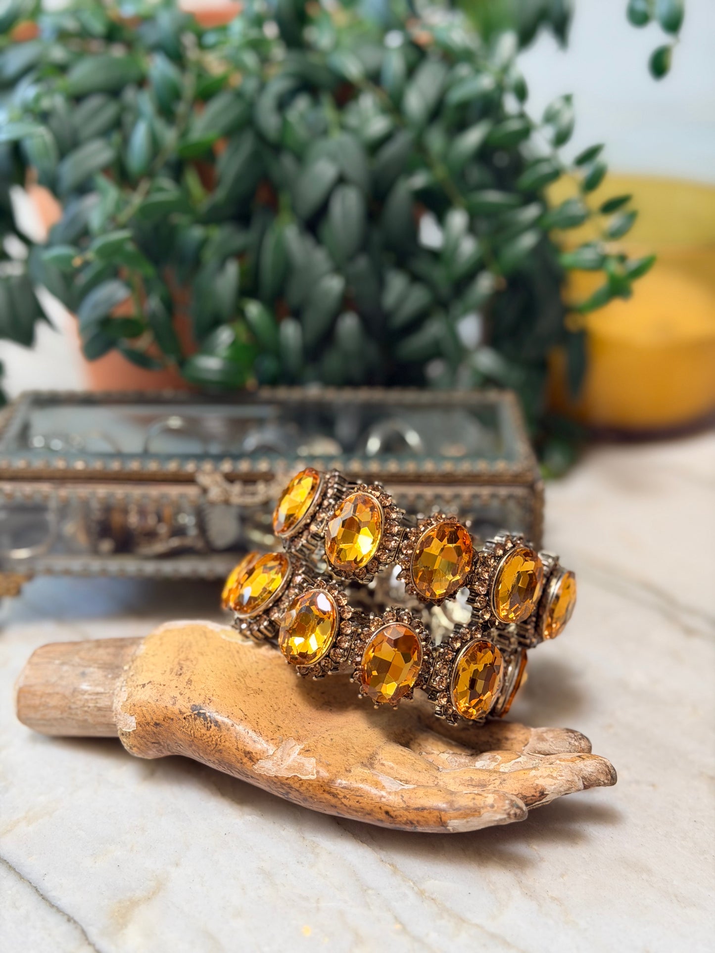stretch bracelet

golden bracelet

crystal

chateau bel age

bracelet