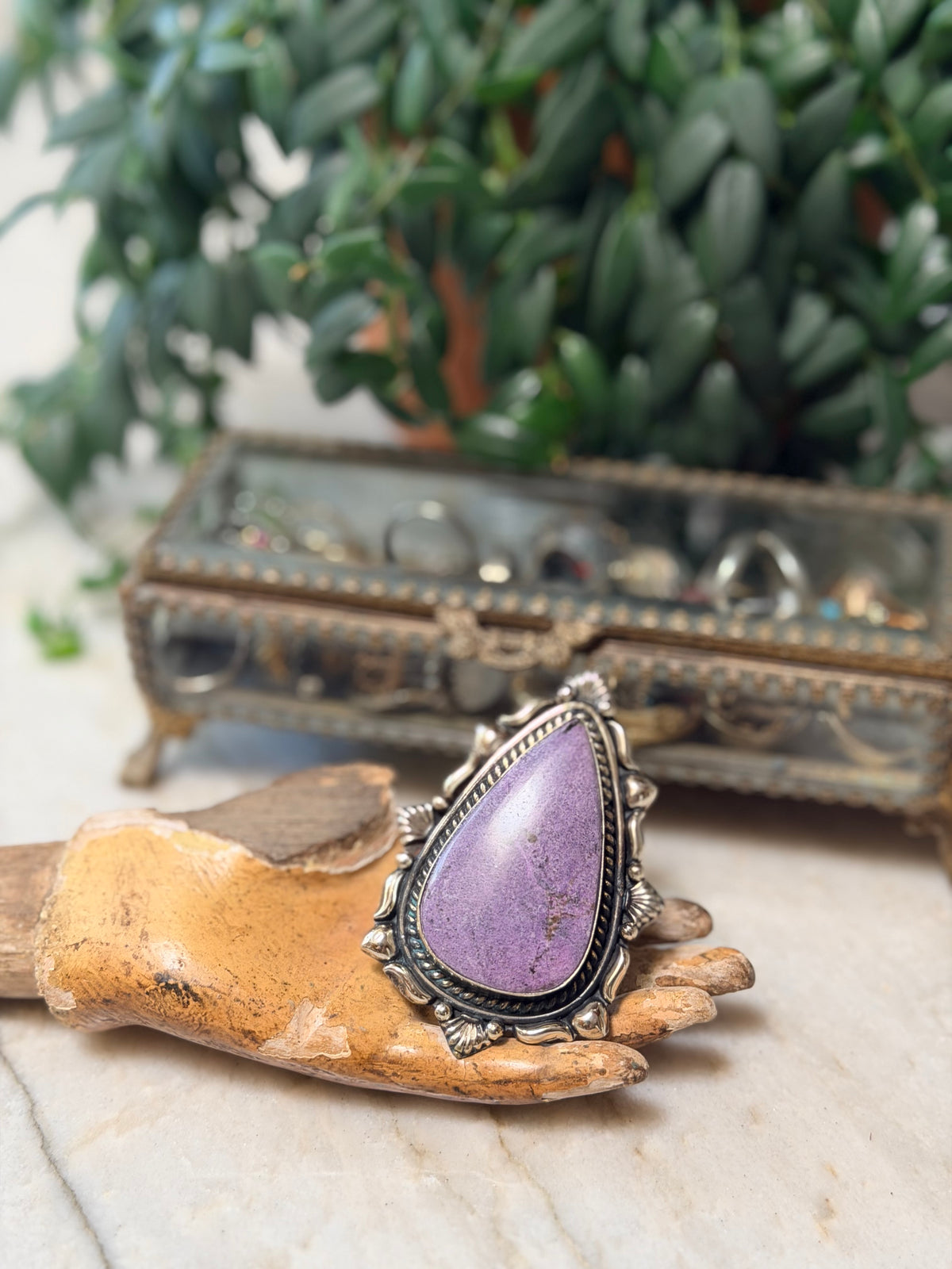 ring

purple ring

dyed howlite

chateau bel age