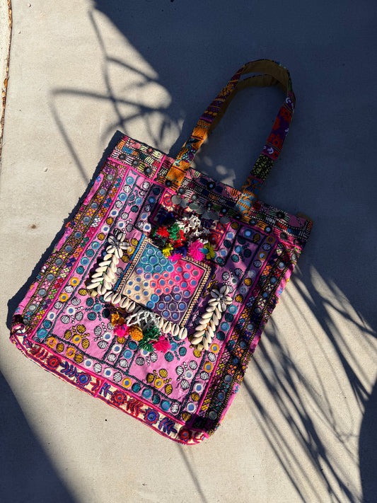 nomad tote

handbag

circus

chateau bel age