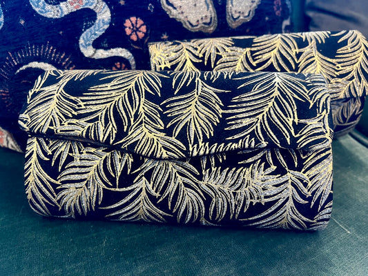 handbag

clutch

chateau bel age

black feather print

black and gold