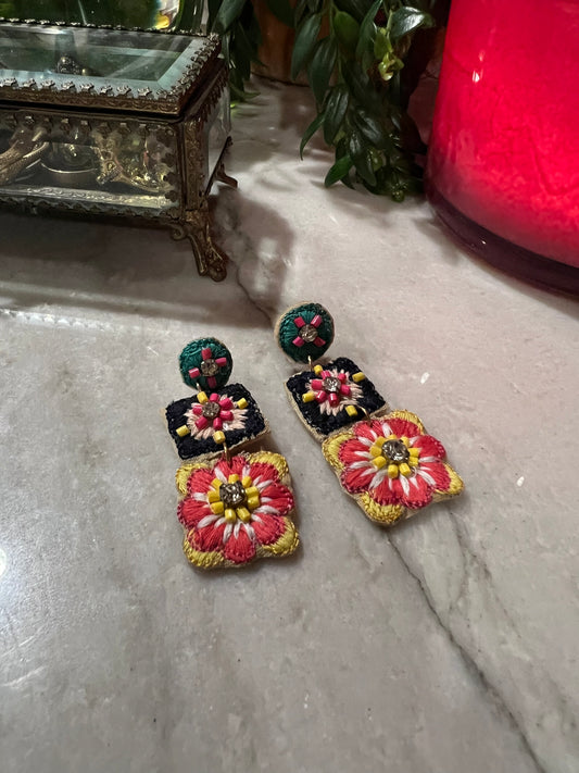 Quilt Flower Earring in Black Center