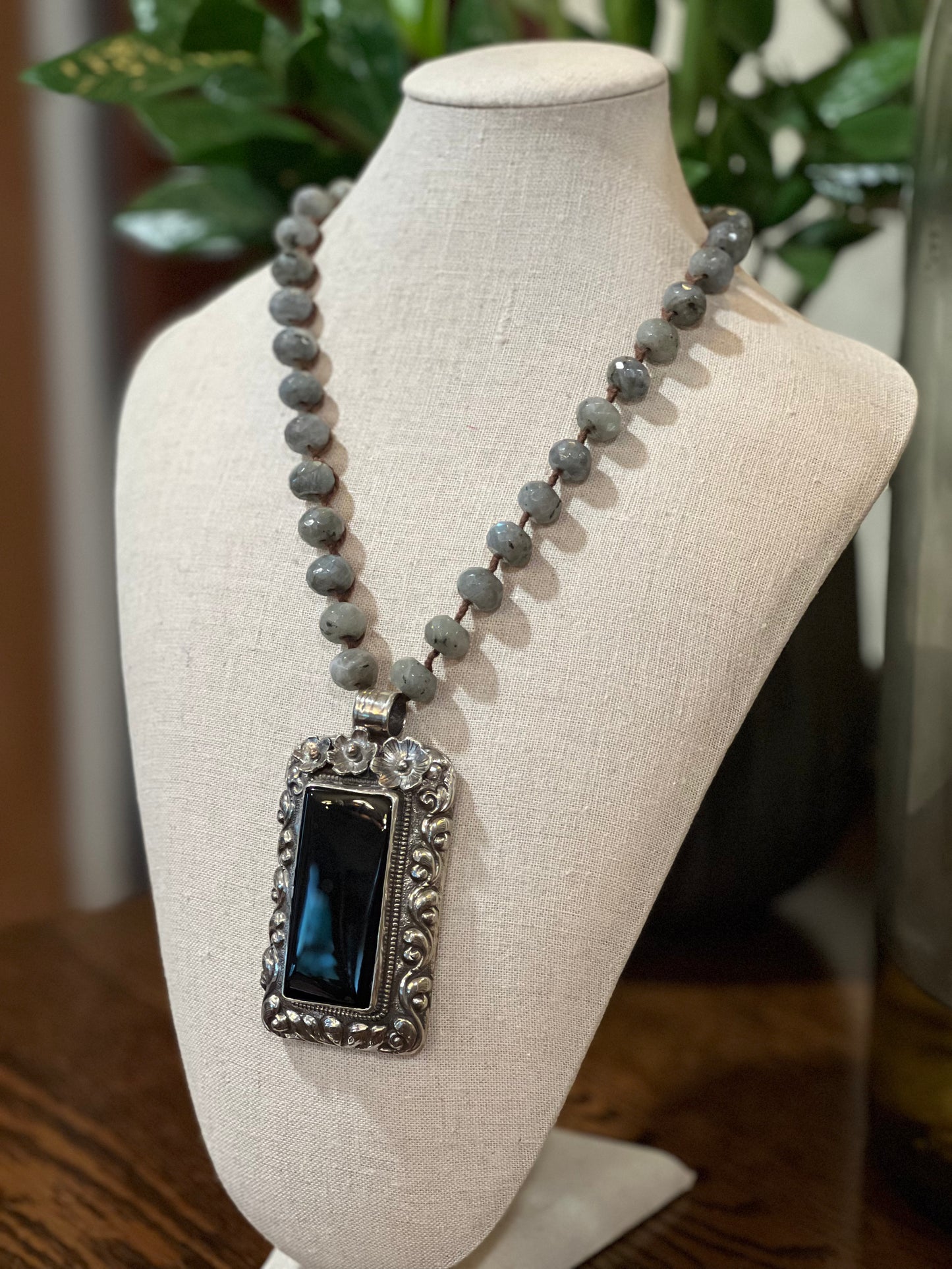 Onyx Pendant 1642