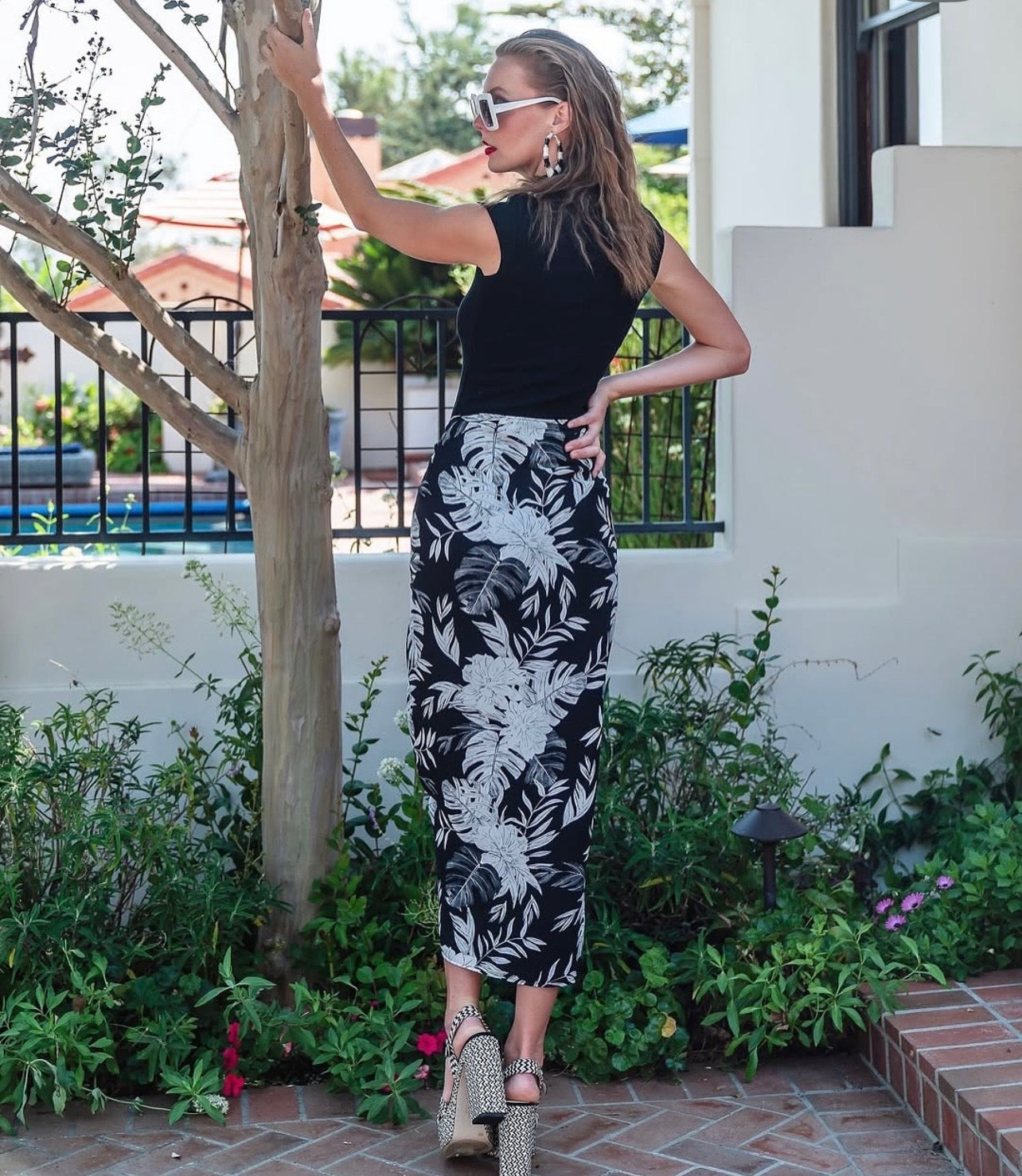 Midnight Palm Sarong – Chateau Bel Age Boutique (view 2)