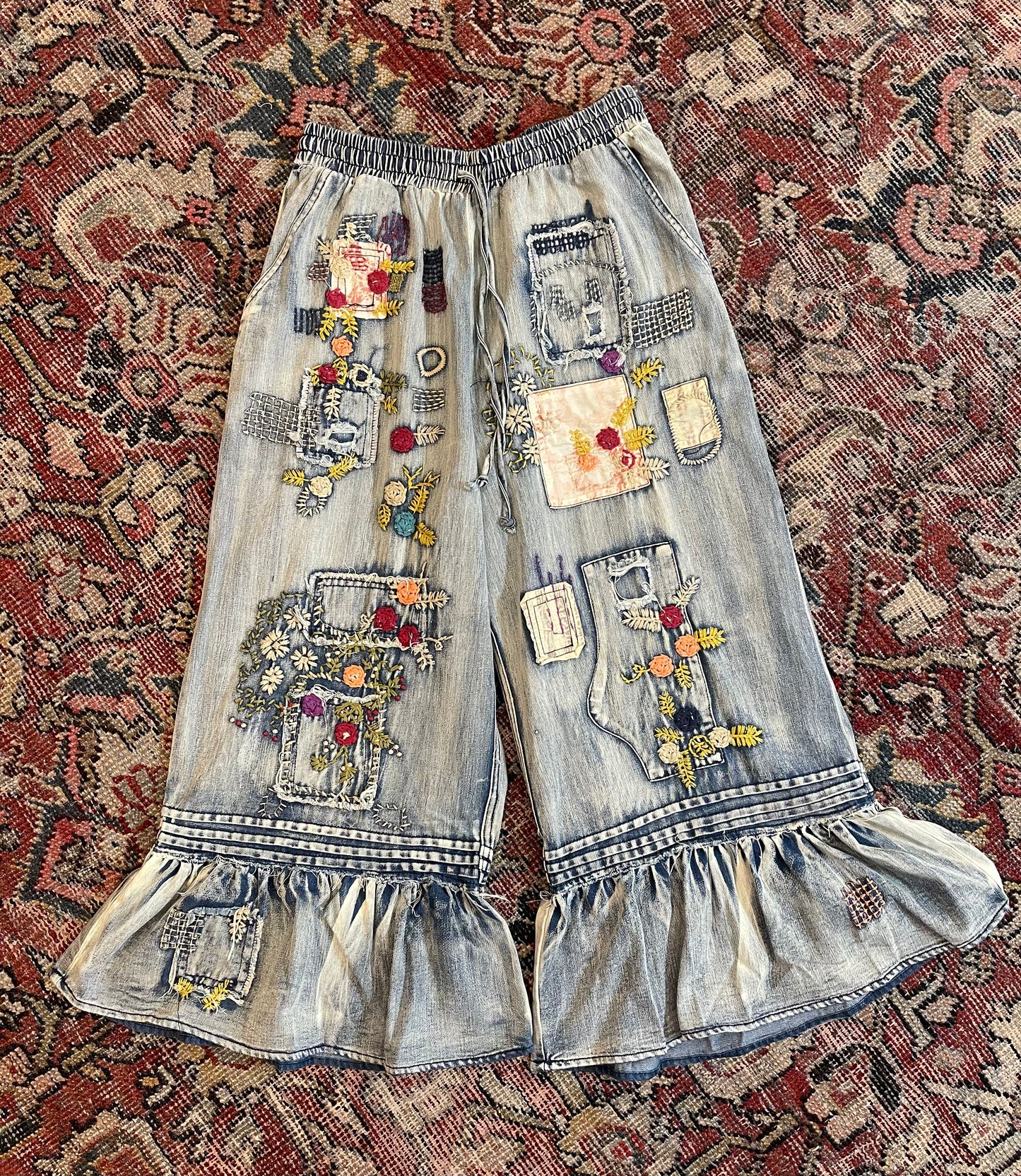 jean
embroidery
patches
pants

Pant

le bel age boutique

le bel age

chateau bel age

bloomers