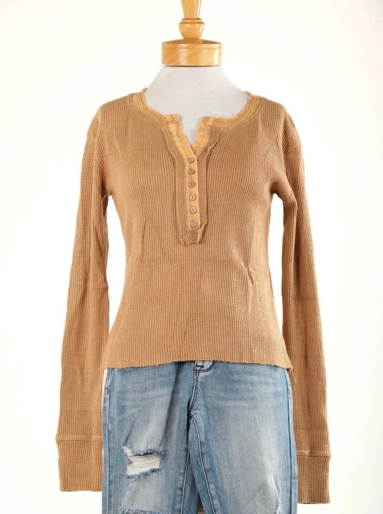 Henley in Gold