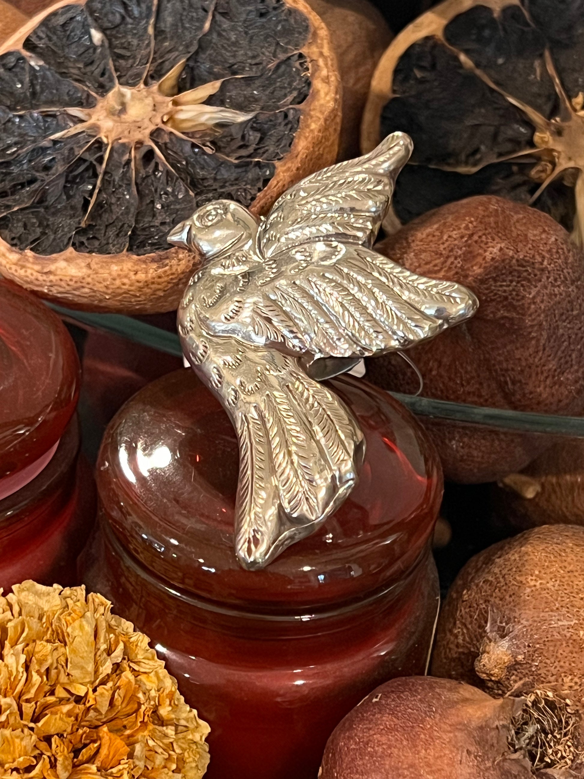 Dove Ring 1702 – Chateau Bel Age Boutique