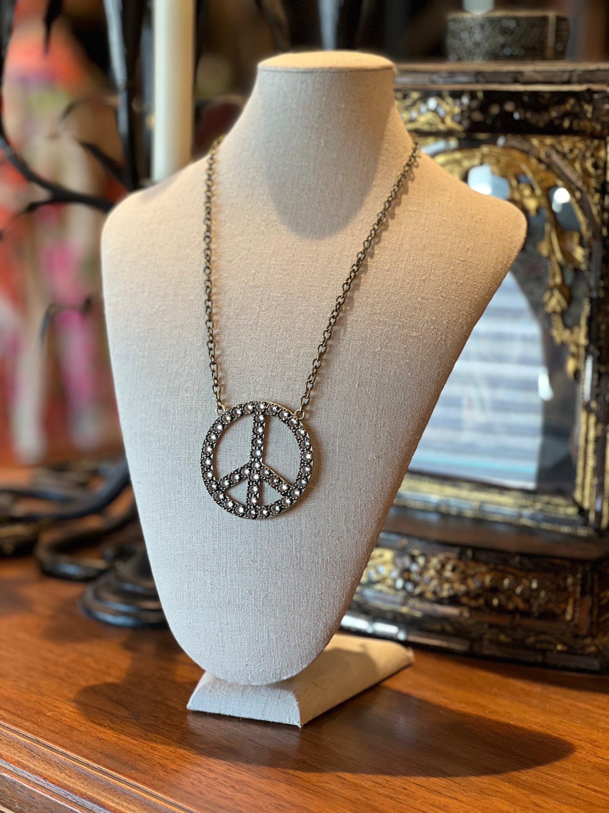 rhinestones

peace necklace

peace
rhinestones
peace sign necklace
