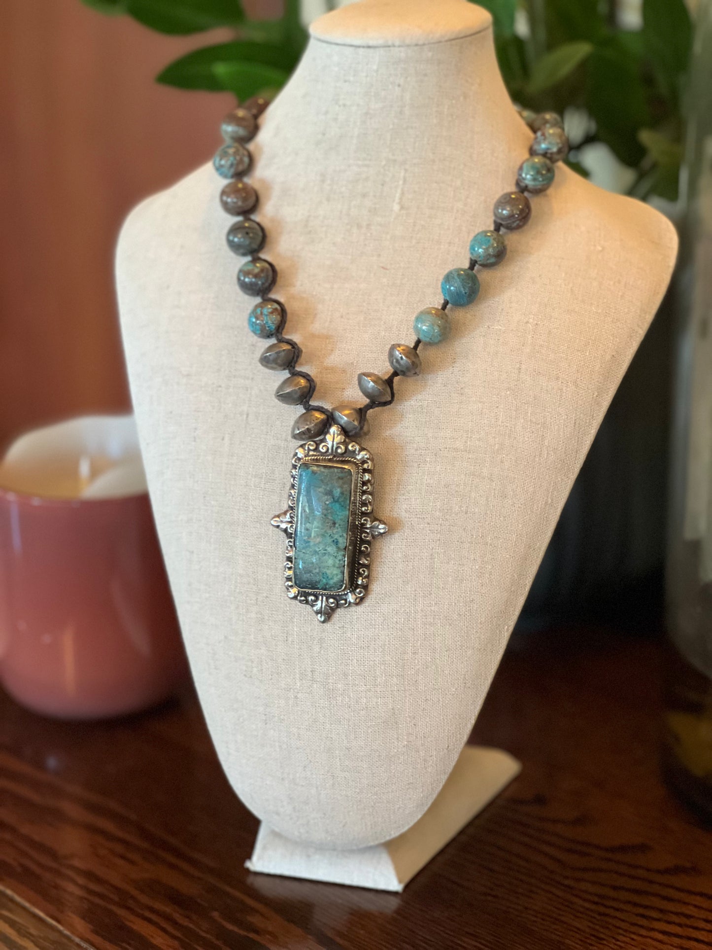 pendant necklace

pendant

necklace

natural stones