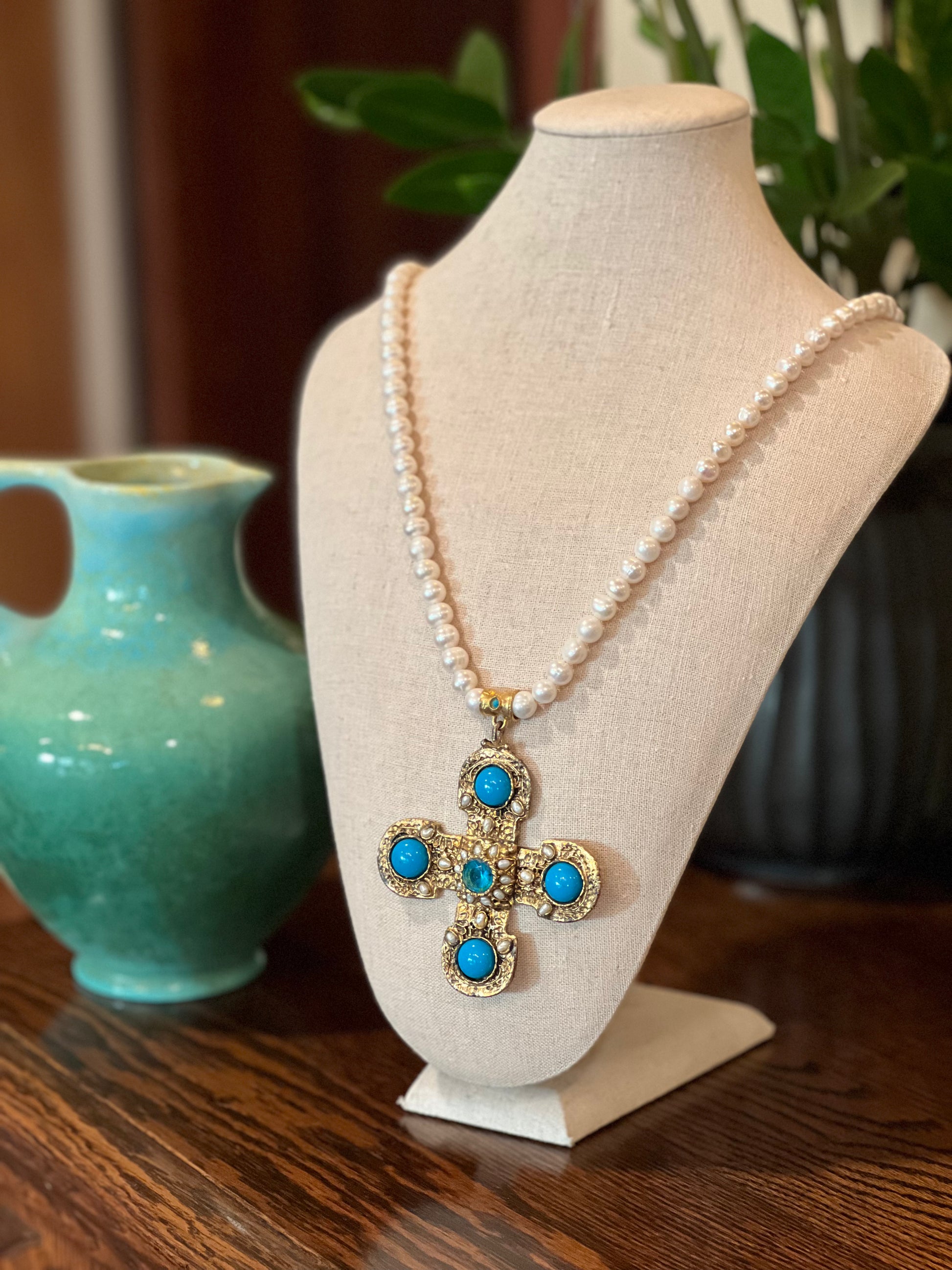 pearls

necklace

gold tone

cross necklace
cross
turquoise beads
turquoise rhinestone center