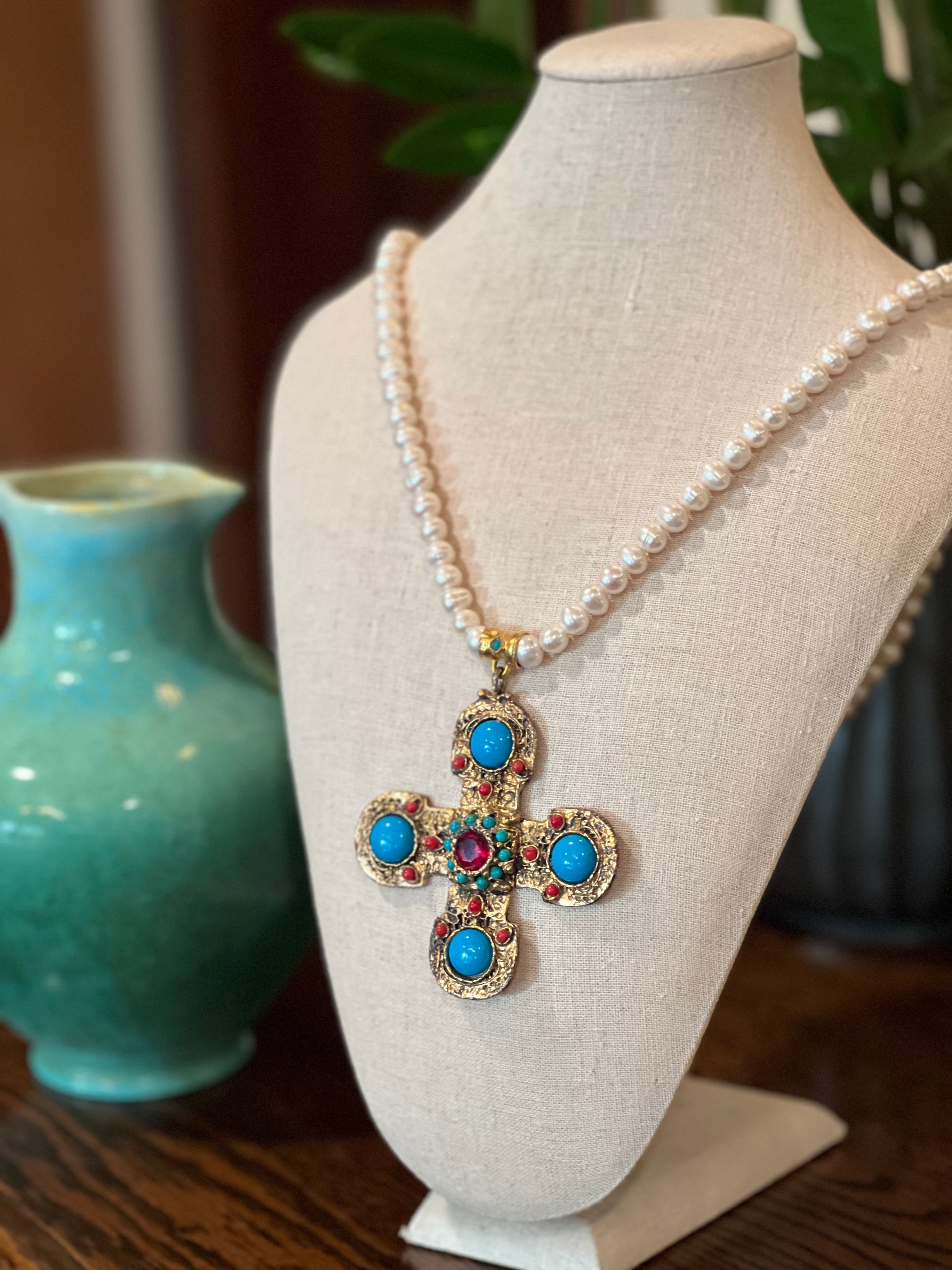 turquoise beads
turquoise beads

red rhinestone

pearls

necklace

gold tone

cross necklace

cross

baroque cross
