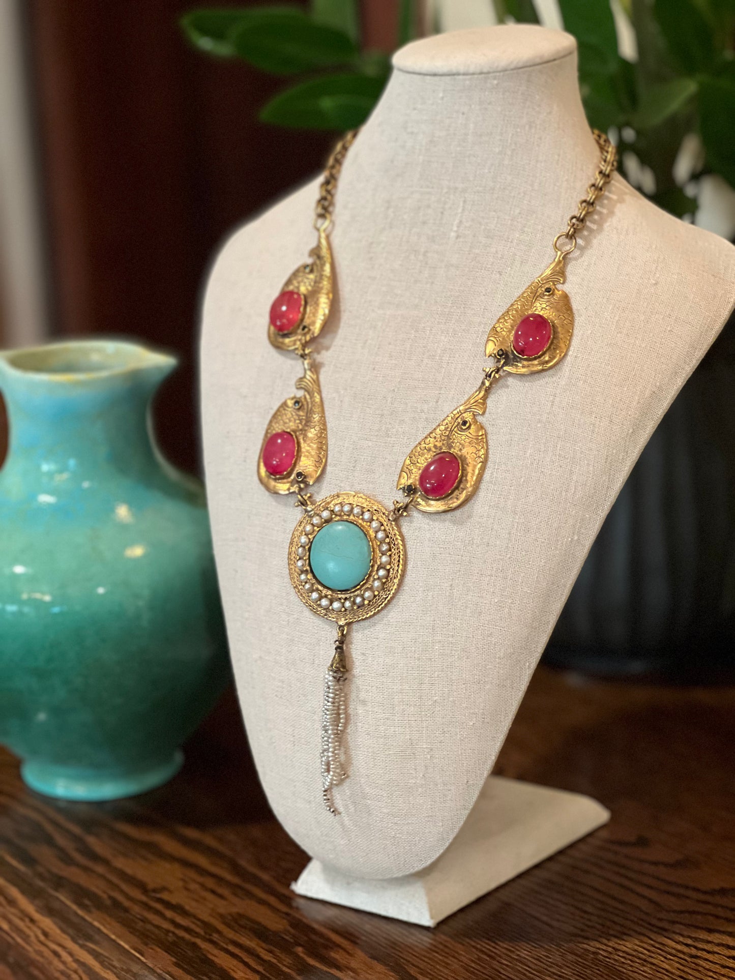 turquoise bead

sea

pink beads

necklace
gold tone
sea
fish
beaded tassel