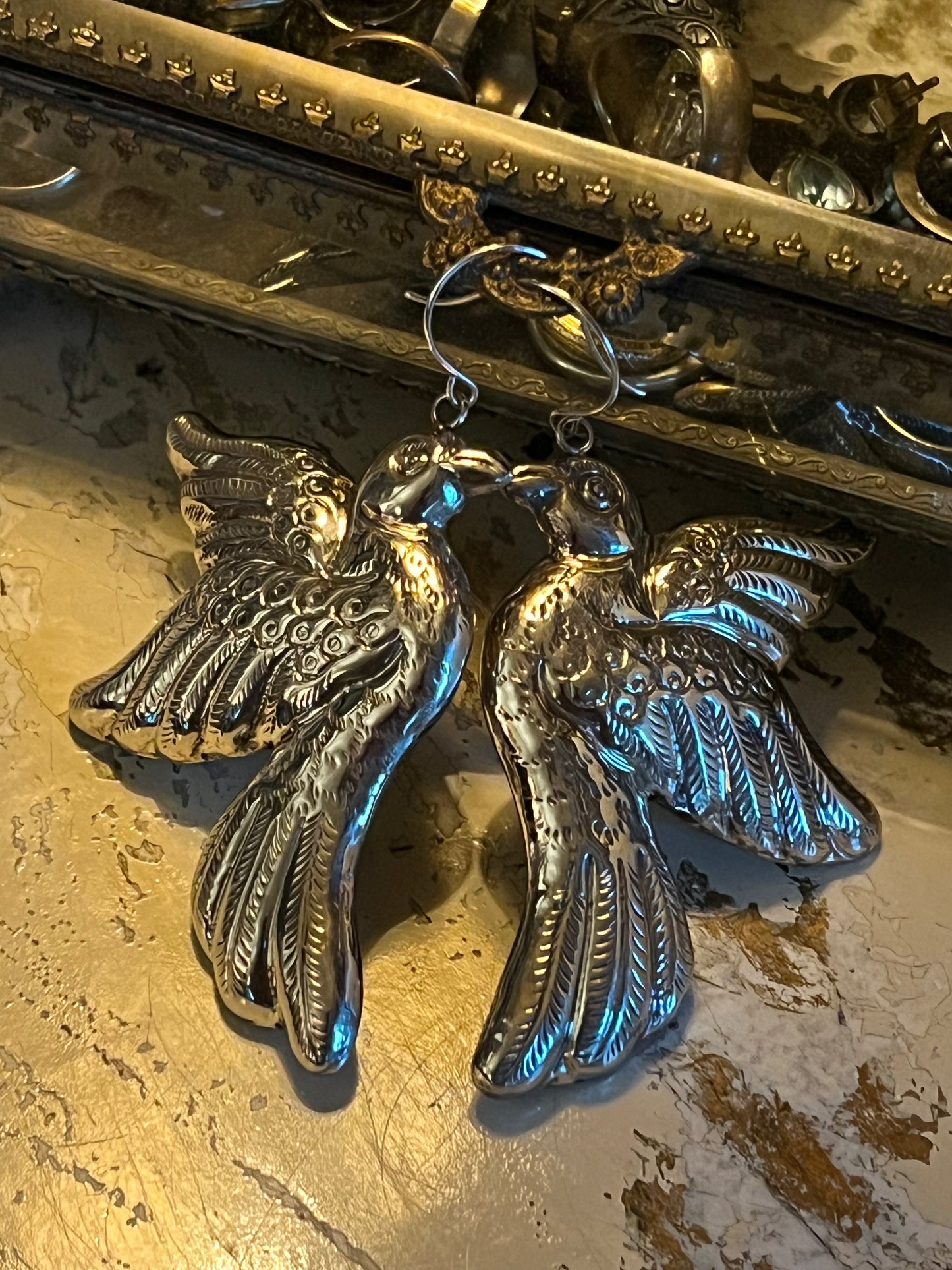 sterling silver plated

solid bronze

paloma earring

Lightweight

hand casted