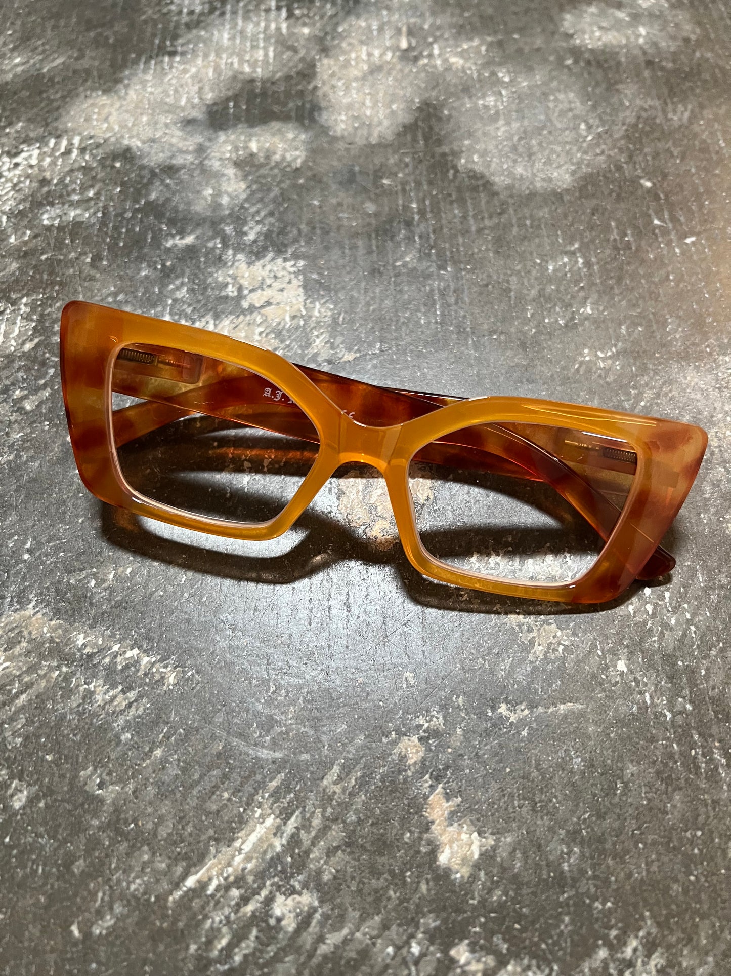 Readers in Amber Tortoise